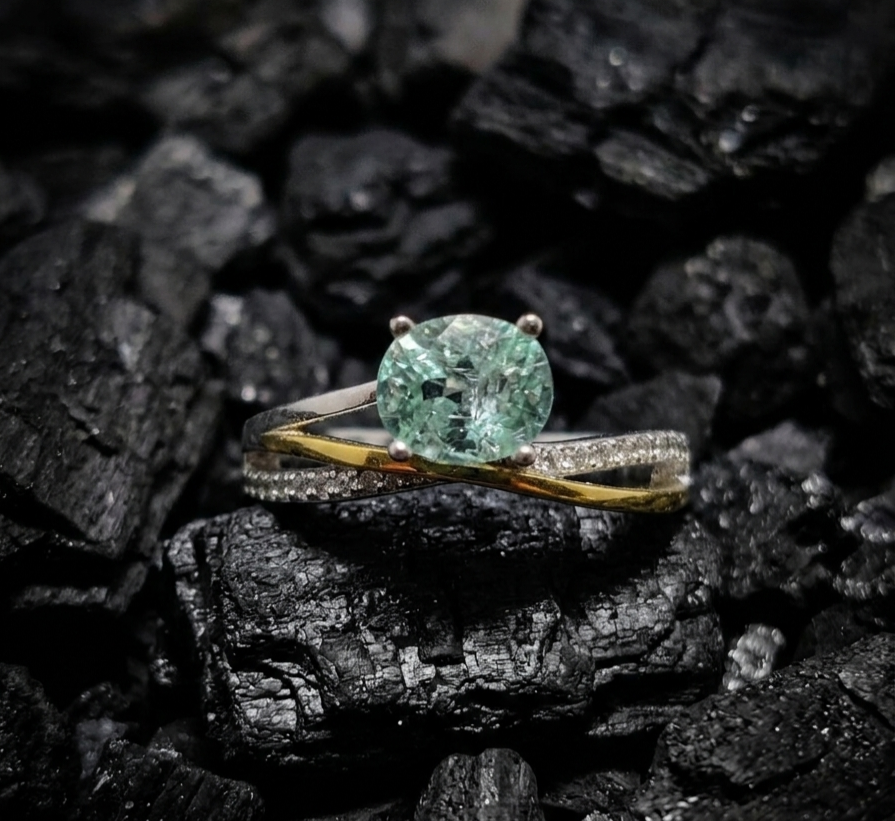 Zirkaé : Quand le Zircon Naturel du Cameroun Devient une Œuvre d’Art Individualisée